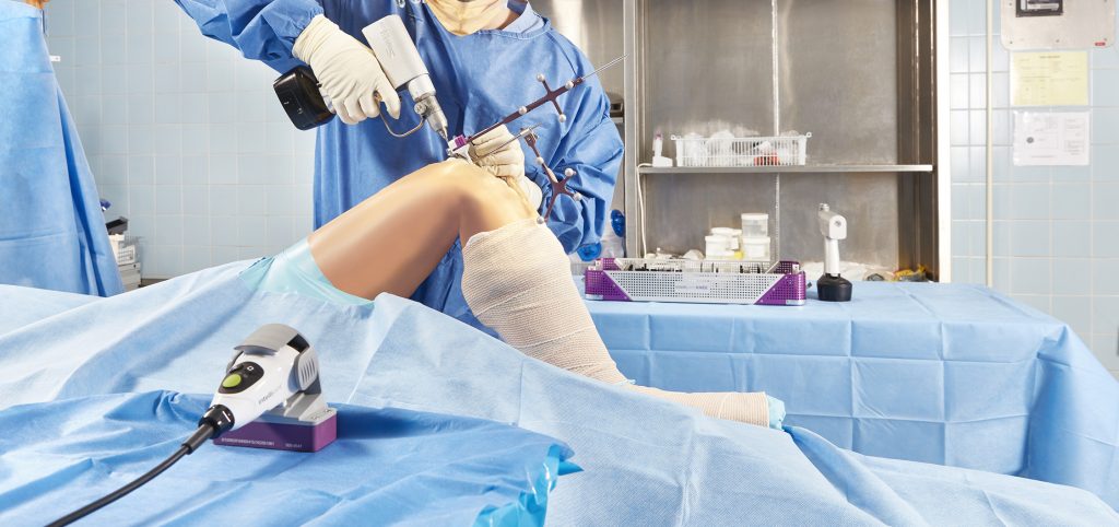 Surgeon using Intellijoint KNEE Surgeon performing TKA with Intellijoint KNEE product